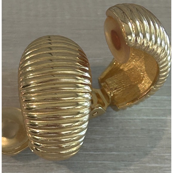 CHRISTIAN DIOR Ribbed Vintage Demi Half Hoop Earrings Gold Clip Excellent Cond - Picture 4 of 9